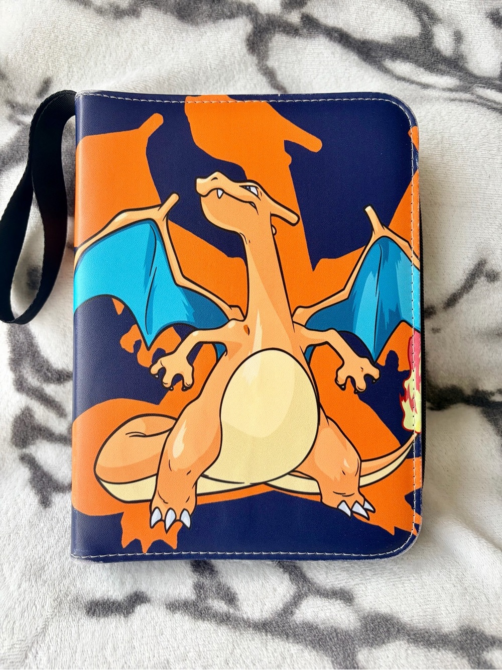 2022 Pokémon Fire-Type “Charizard” Trading Card Game Vinyl Zip-Up Card Binder